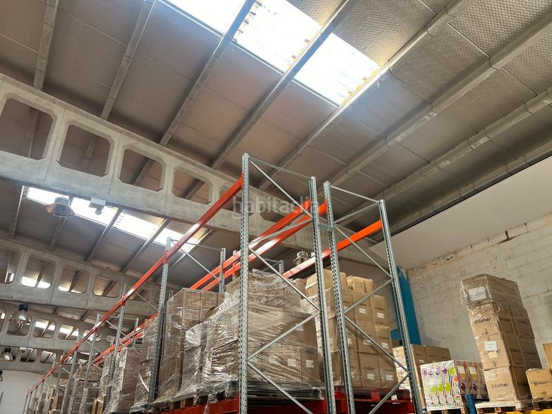 Foto 8e7b34fd-6ad3-4efd-8ba0-15897d223a10. Fabrikhalle in rúa bell 31 in Cambre