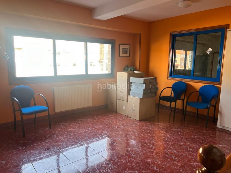 Foto b6b5dc82-9da7-43fb-8b49-48211ecef5ec. Fabrikhalle in rúa bell 31 in Cambre