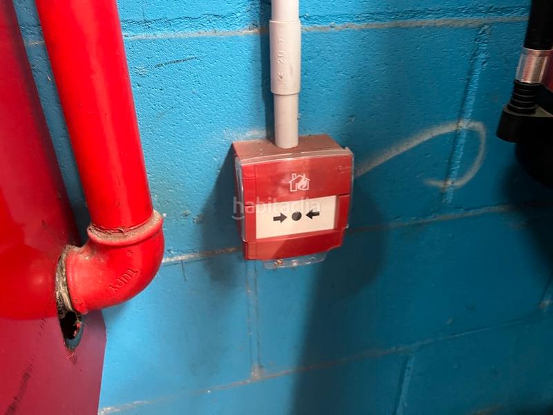 Foto d793c906-a470-4bd5-9f69-7bc4550125a7. Fabrikhalle in rúa bell 31 in Cambre