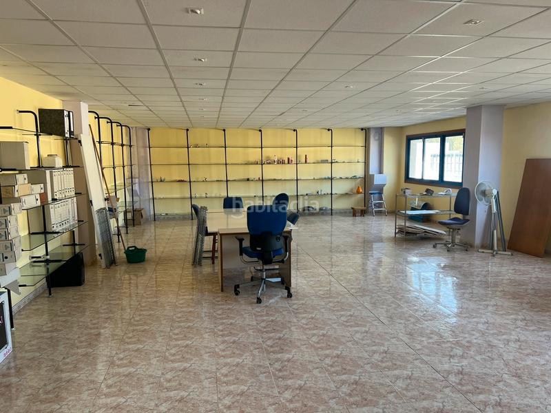 Foto f0821f8a-c726-49f2-b88f-4f561caa11d5. Fabrikhalle in rúa bell 31 in Cambre