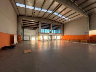 Lloguer Nau industrial a Rúa da comunidade valenciana 11. Alquiler de nave seminueva en el polígono de la sionlla, santiag