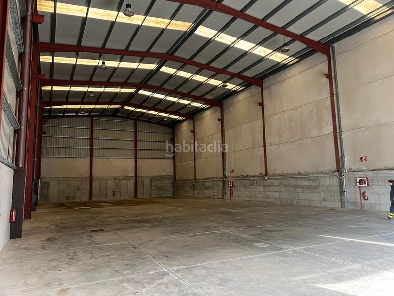 Foto eed9a4bb-fb22-4f57-be73-57c3b87fdfc7. Location bâtiment à usage industriel dans rua dos afiadores 2a dans Narón