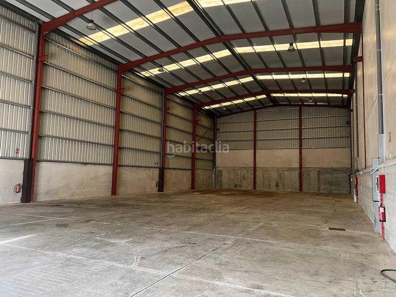 Foto 3e24447d-7f68-44d7-a00d-b3a7ec030643. Rent industrial building in rua dos afiadores 2a in Narón