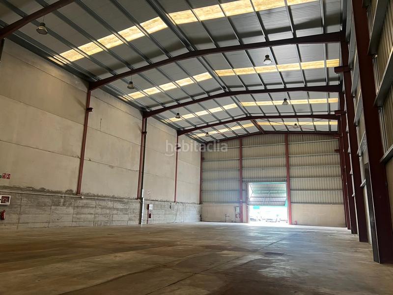 Foto 5aa8fe78-466f-4eac-8962-68c694d67686. Rent industrial building in rua dos afiadores 2a in Narón