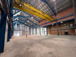 Rent Industrial building in Avenida arrieiros 30. Alquiler de nave con puente grúa y oficinas en río do pozo, naró