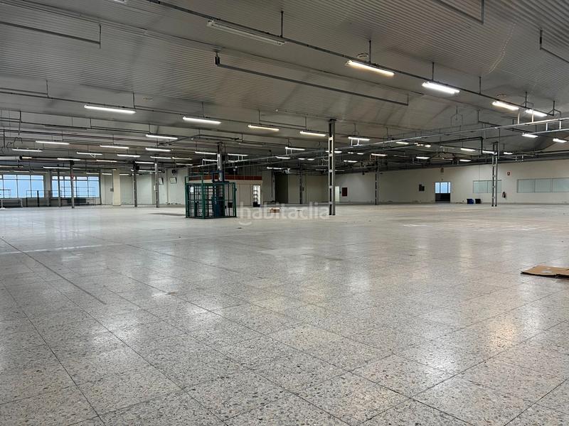 Foto 27fa1f4b-d880-4ec7-bff2-b36fa37a6b44. Rent industrial building with heating in Oseiro Arteixo