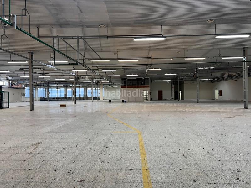 Foto 5258d030-5e0b-47b8-ab51-d5b42d20833b. Rent industrial building with heating in Oseiro Arteixo