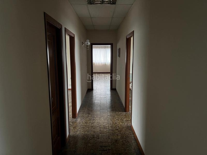 Foto a0c87643-9903-4d4a-8bbd-b3b19288dddc. Rent industrial building with heating in Oseiro Arteixo