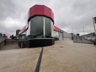 Industrial building  Rúa oliveiras. Venta de nave tipo concesionario en perfecto estado en milladoir