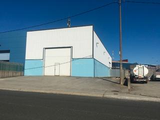 Rent Industrial building in Plaza rio pozo 115. Alquiler de nave con muelle de carga en río do pozo, narón