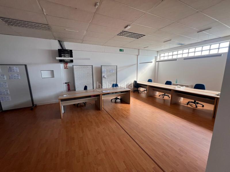 Foto e9b609f7-763c-4bbb-b6b2-d41b17d605de. Rent industrial building in avenida Almeiras 75 in Culleredo