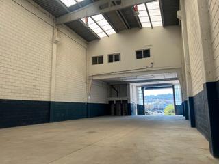 Lloguer Nau industrial a Avenida de carballo 52. Alquiler de nave con oficinas en la zona de la grela, a coruña