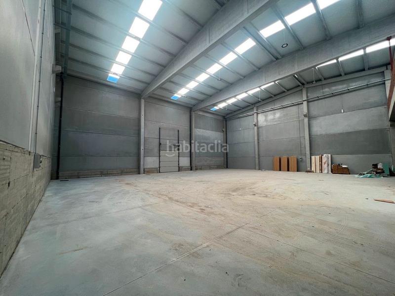 Foto c9f56c2a-f2e7-47e0-945a-04df7167eb5b. Affitto capannone industriale in Oroso