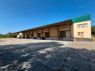 Location Bâtiment à usage industriel à Estrada de porto cabeiro 13. Alquiler de nave con muelles y parcela en redondela, zona vigo