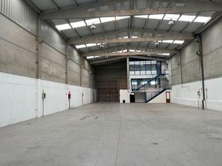 Rent Industrial building  Plaza rio pozo. Alquiler de nave bien situada y en buen estado en río do pozo, n