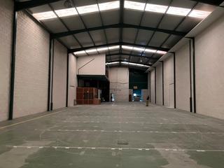 Rent Industrial building in Parroquias del Este. Alquiler de nave con oficinas en el ceao, lugo