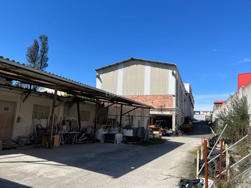 Foto 50cf1355-e464-4c84-a737-d5ceba6b7a31. Bâtiment à usage industriel dans estrada de cedeira 16 dans Narón