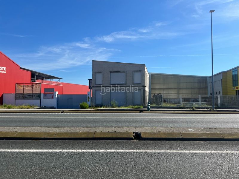 Foto 8c2a017a-a7d2-4f79-adc8-7a77bb0bb935. Bâtiment à usage industriel dans estrada de cedeira 16 dans Narón