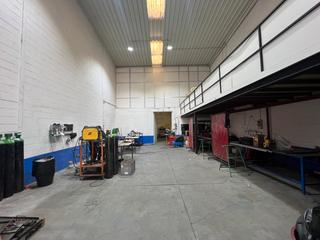 Miete Fabrikhalle  Rúa da cidade do transporte b. Alquiler de nave con oficinas en el tambre, santiago