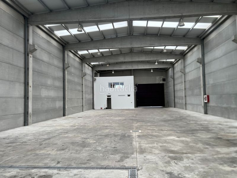 Foto be5eba9c-fbeb-43fa-932d-a36e24ff2baa. Affitto capannone industriale in Curtis