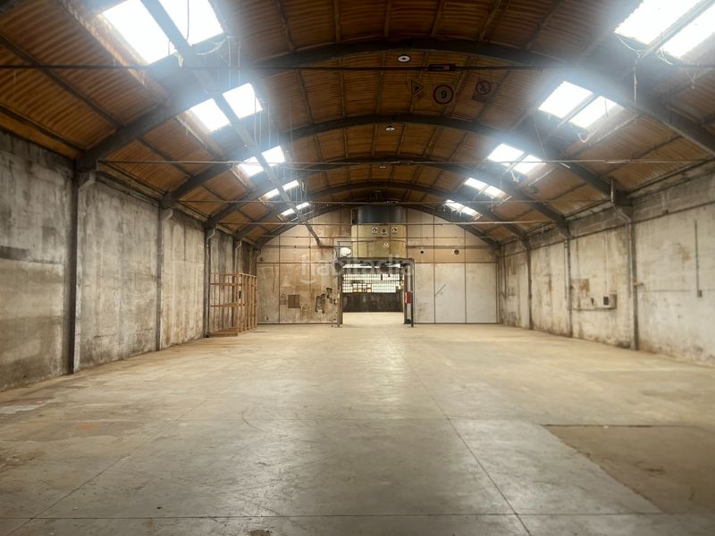 Foto 68179b57-a7c2-4072-9c90-88f756a4e2eb. Location bâtiment à usage industriel dans Liáns Oleiros