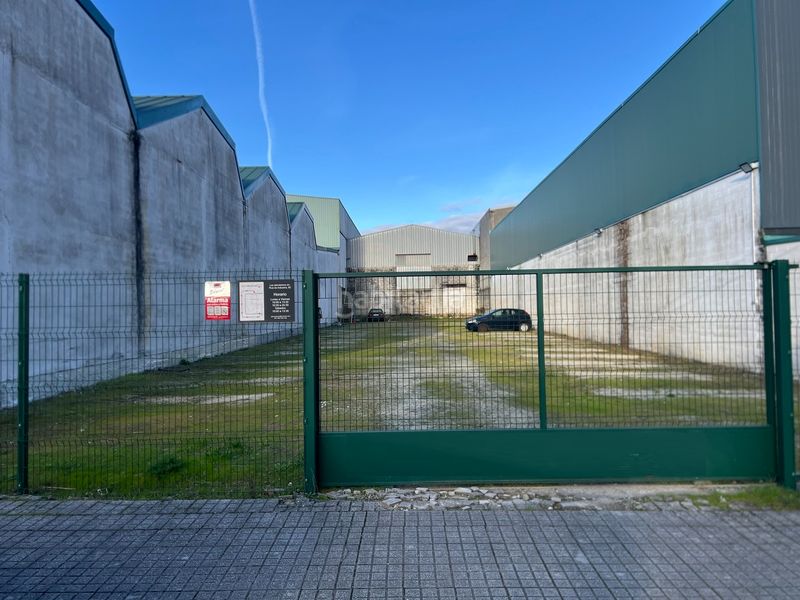 Foto 92c440bf-cd33-4523-a5ca-3f1b77e0f6b6. Location bâtiment à usage industriel dans Parroquias del Este Lugo