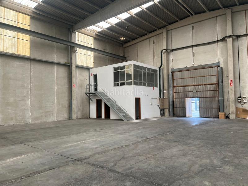 Foto 183b41b9-1ca9-471f-b0fa-f6e539848394. Rent industrial building in Oseiro Arteixo