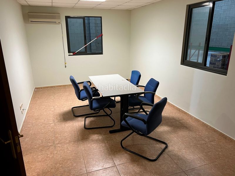 Foto c3e806e9-a810-4cce-b5be-22e7f534ea28. Location bâtiment à usage industriel avec chauffage dans Cambre