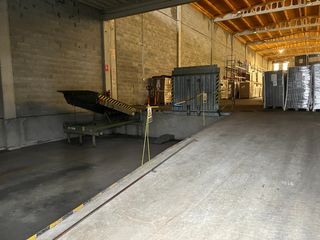 Miete Fabrikhalle  Via pasteur. Alquiler de nave con muelles en el tambre, santiago