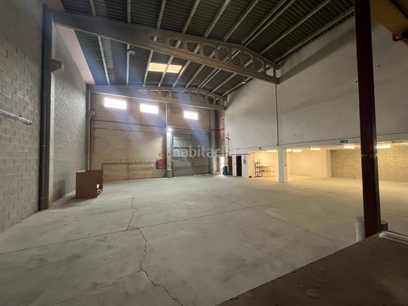Foto d1ed5485-4f0c-4764-b545-49486bdb00bc. Alquiler nave industrial alquiler de nave con oficinas en espíritu santo, en Cambre