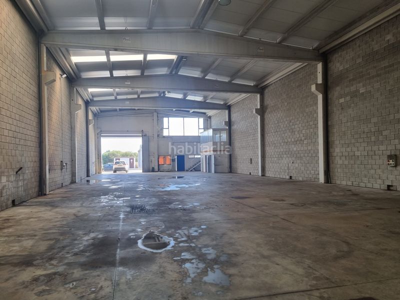 Foto ab164a38-dfe5-4a17-8d93-fde3df3abd81. Affitto capannone industriale in Curtis