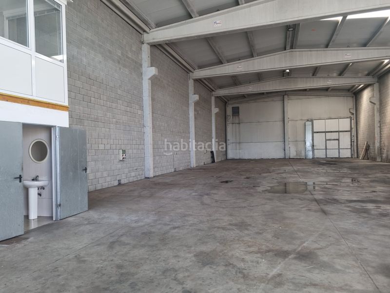Foto e38db923-0e1a-44a7-990a-498856caf2c8. Affitto capannone industriale in Curtis