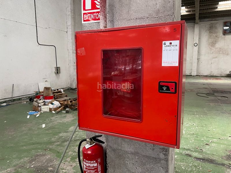 Foto 0ffbf44c-7ea2-4a3e-aaec-e6865a35a49d. Location bâtiment à usage industriel dans Mos