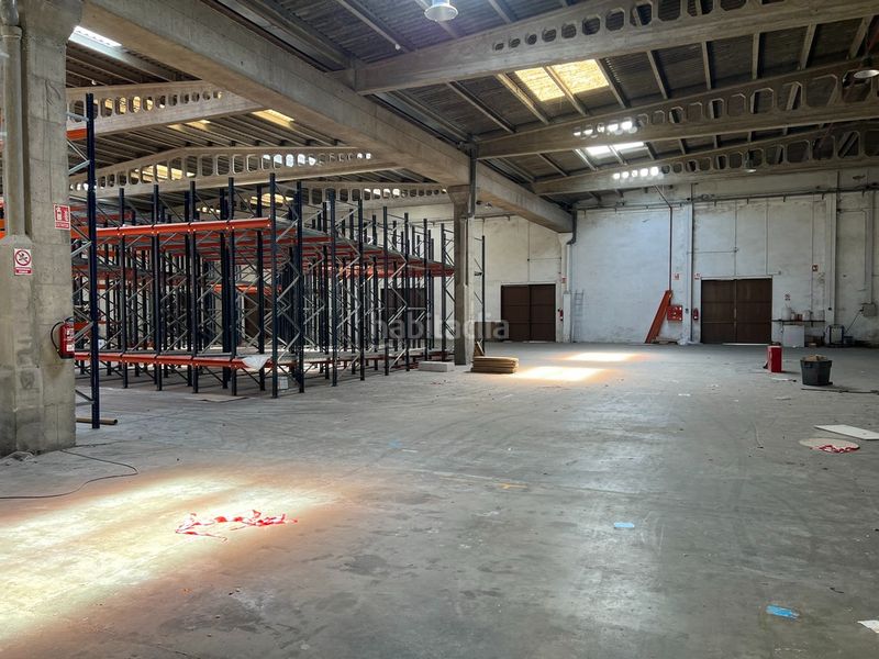 Foto 35cb488a-8c8b-42df-ba3f-16f9e4ae5692. Location bâtiment à usage industriel dans Mos