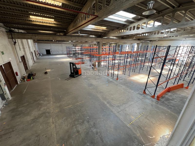 Foto 4908ab70-2a4a-41b9-b7ce-879c28b845a8. Location bâtiment à usage industriel dans Mos