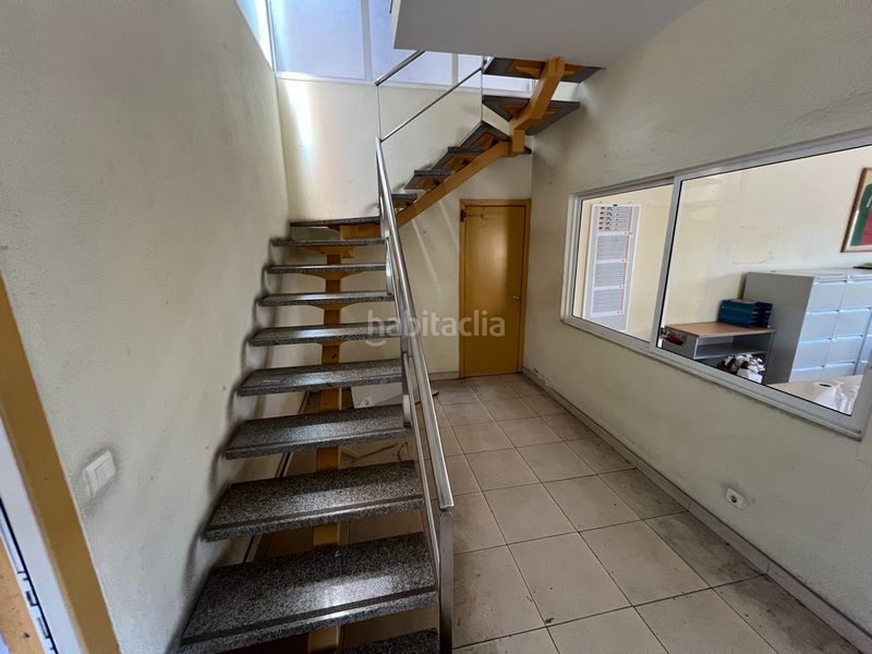 Foto 580741da-b1b3-45e3-b7f0-eeab3bbc55fc. Location bâtiment à usage industriel dans Mos