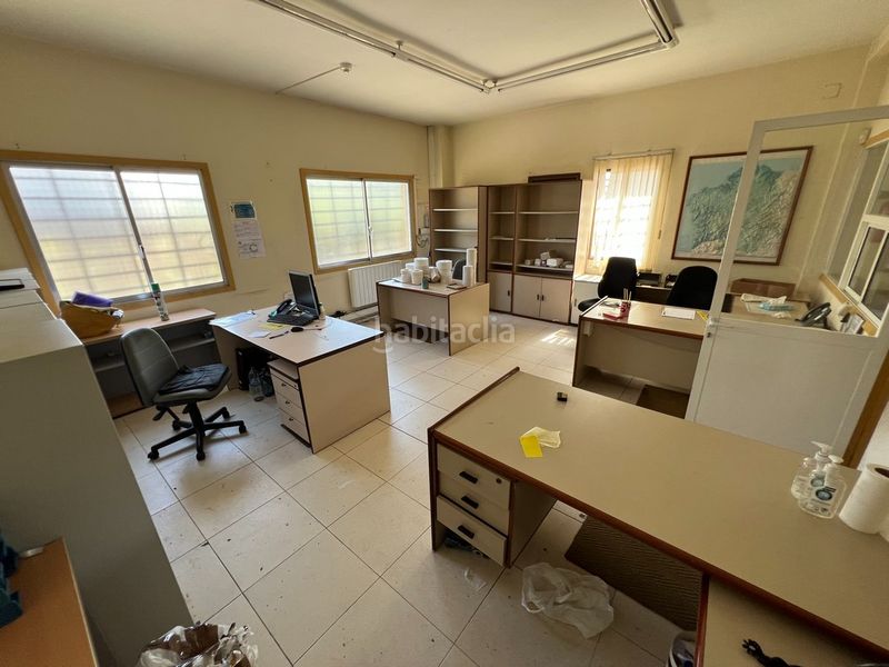 Foto 7b6092df-a6b0-4339-b071-31cb20b9f6aa. Location bâtiment à usage industriel dans Mos