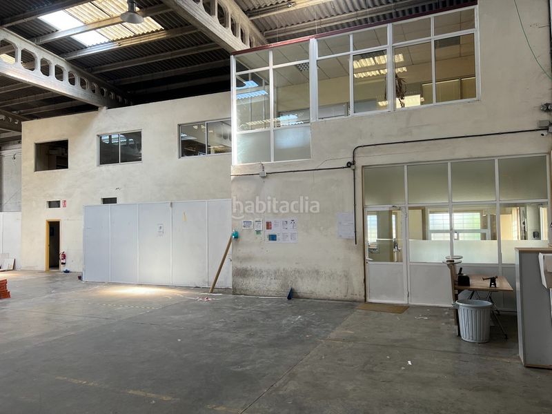 Foto cb0f139f-07a8-4f9b-88d5-7be6caa949aa. Location bâtiment à usage industriel dans Mos