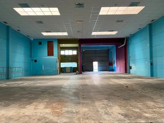 Miete Fabrikhalle  N-550. Alquiler de nave con oficinas en el polígono de sigüeiro