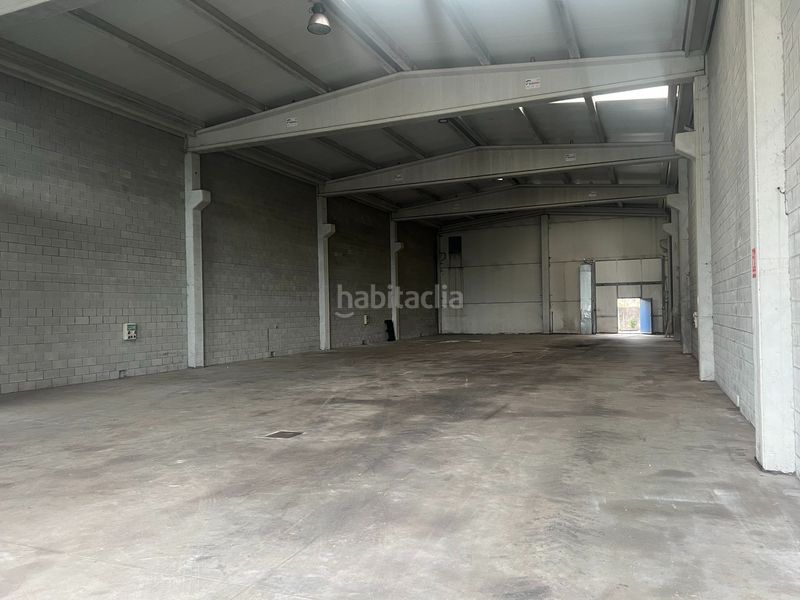 Foto b09a60e0-983e-4152-b64d-a16d075e2ff6. Location bâtiment à usage industriel dans Curtis