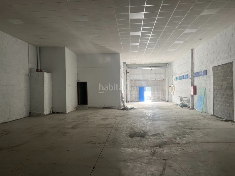 Foto c999e22e-9c3e-4055-820c-e87d21de69f1. Location bâtiment à usage industriel dans Teo