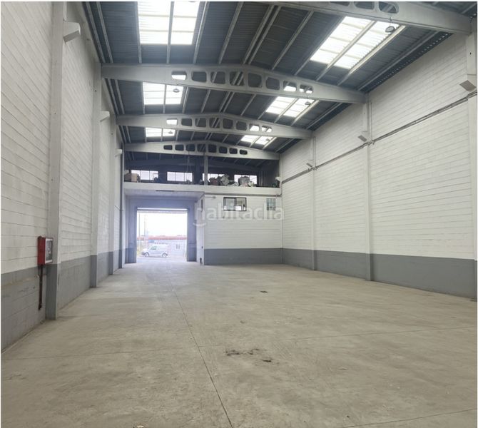 Foto 079981d1-3472-47dc-9886-e7cabf4be658. Location bâtiment à usage industriel dans Cambre
