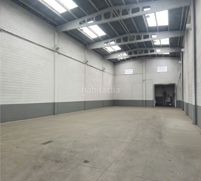 Foto 664a47ef-5fb6-48bf-8251-28dbf0bb9812. Location bâtiment à usage industriel dans Cambre