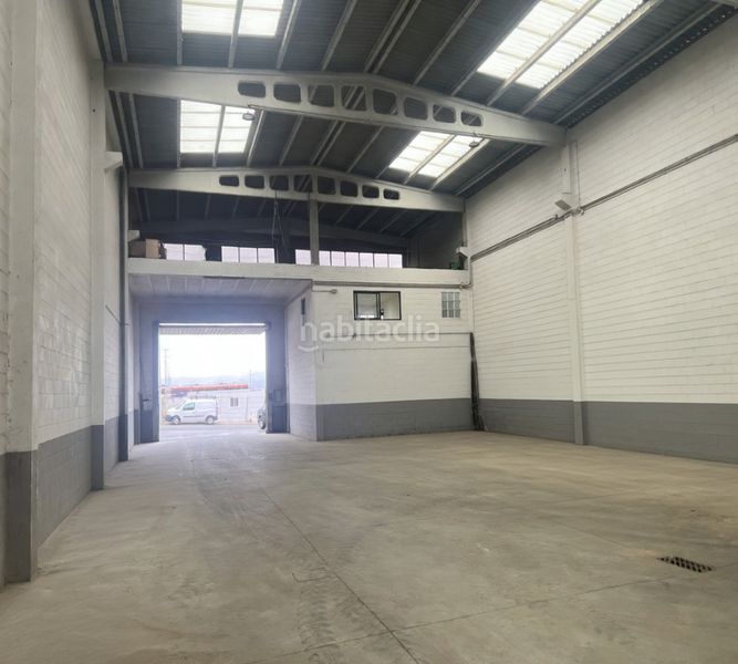 Foto a31f5e67-b2da-476d-b716-d7a8c527e026. Location bâtiment à usage industriel dans Cambre