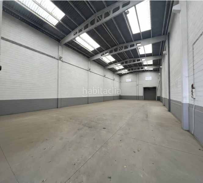 Foto a5b99484-96fd-4199-a535-a877c56d867c. Location bâtiment à usage industriel dans Cambre