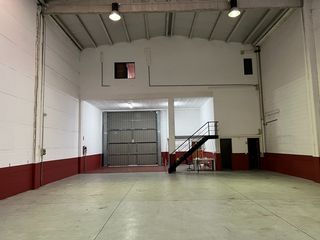 Lloguer Nau industrial  Rúa bell. Alquiler de nave con oficinas lista para entrar en espíritu sant
