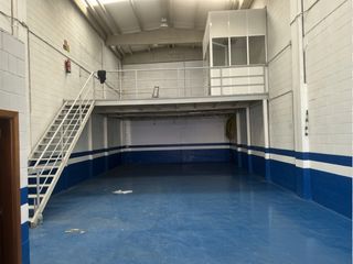 Rent Industrial building  Rúa das palmeiras. Alquiler de nave con oficinas en milladoiro