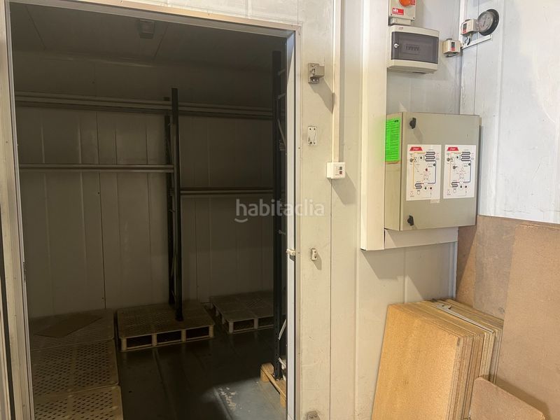 Foto ac47614a-befb-45e6-9b29-cdf928e69f38. Nau industrial amb calefacció a Sada