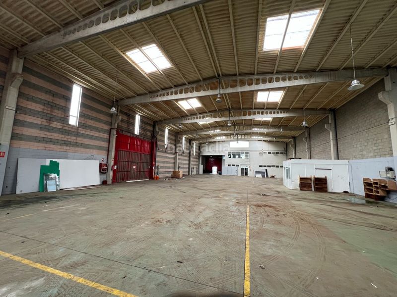 Foto 145916ef-84ab-4285-9dd8-580d5b97ca7f. Location bâtiment à usage industriel dans Cambre