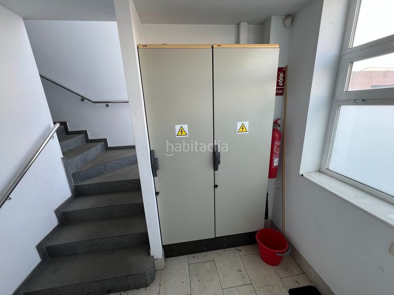 Foto c7a73dbf-bd55-4686-a2d8-e7ea107be932. Location bâtiment à usage industriel dans Cambre